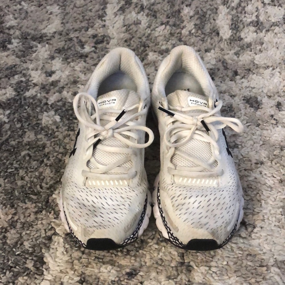 LAST CHANCE 💄 Under Armour HOVR Infinite Running Sneaker, size 8.5